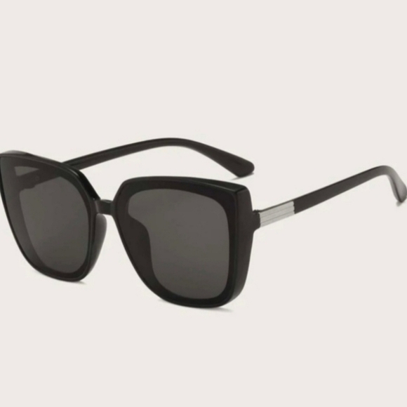 Stylish Cateye Black Sunglasses - Picture 4 of 4
